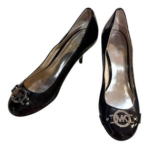 Michael Kors Black Patent Leather MK Logo Round Toe Heels Size 7